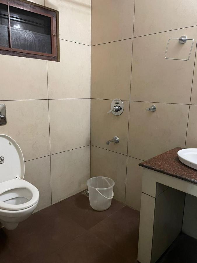 Issacs Regency Hotell Sultan Bathery Eksteriør bilde