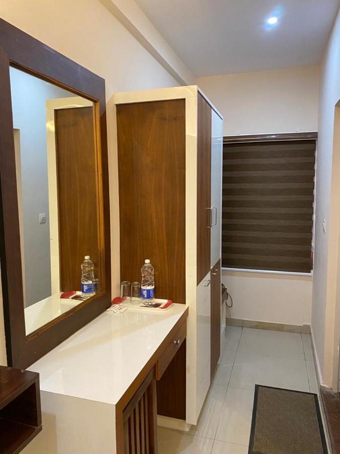 Issacs Regency Hotell Sultan Bathery Eksteriør bilde