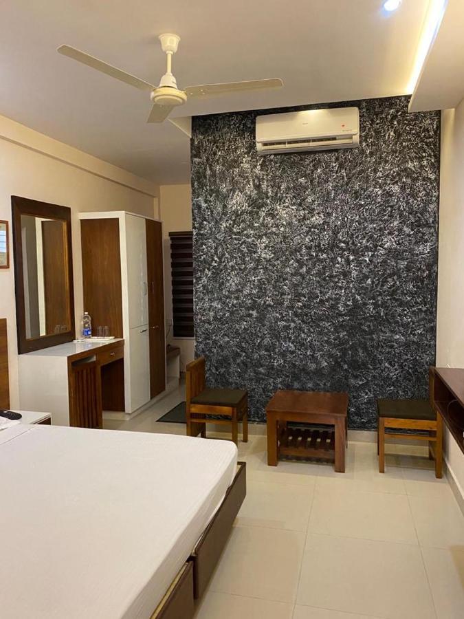 Issacs Regency Hotell Sultan Bathery Eksteriør bilde