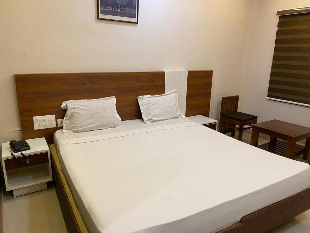 Issacs Regency Hotell Sultan Bathery Eksteriør bilde