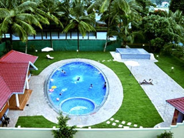 Issacs Regency Hotell Sultan Bathery Eksteriør bilde