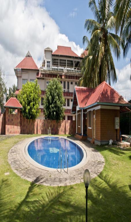 Issacs Regency Hotell Sultan Bathery Eksteriør bilde
